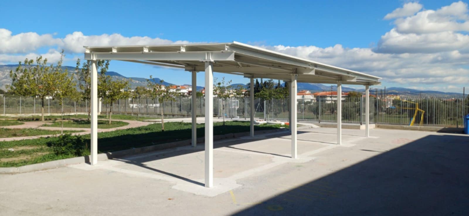 Schenking van Overkapping aan de Basisschool van Isthmia